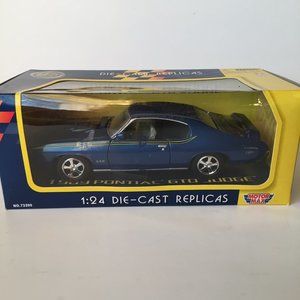 Motor Max 1:24 Collector's 1969 Pontiac GTO Judge Die-Cast Replica Car / Blue